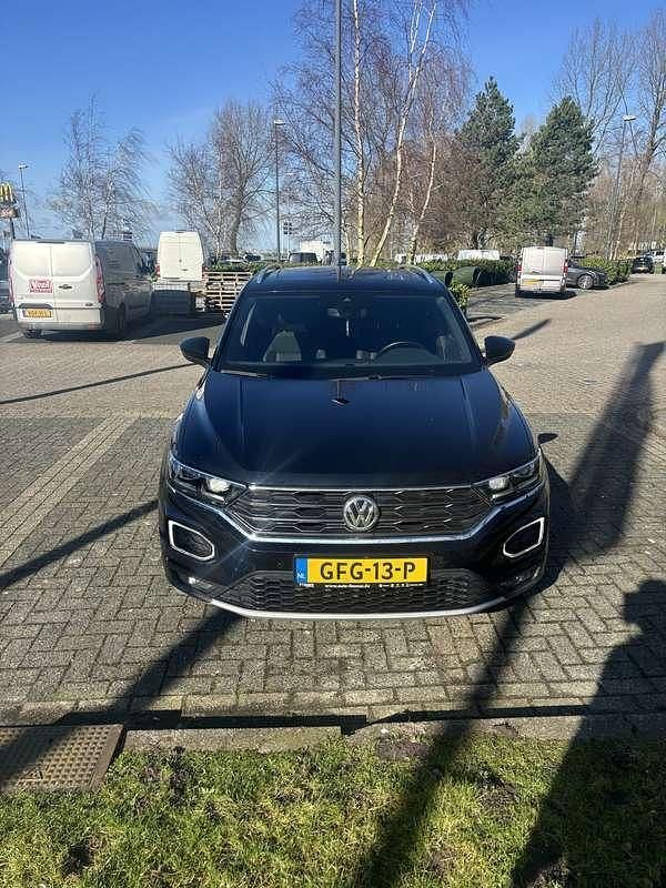 Zwart Gebruikt 2020 VW T-Roc Sport SUV | € 24.000 (Goede deal) - Afbeelding 1/4