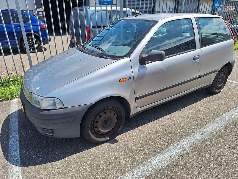Grijs Gebruikt 1996 Fiat Punto Hatchback | € 450 - Afbeelding 1/4