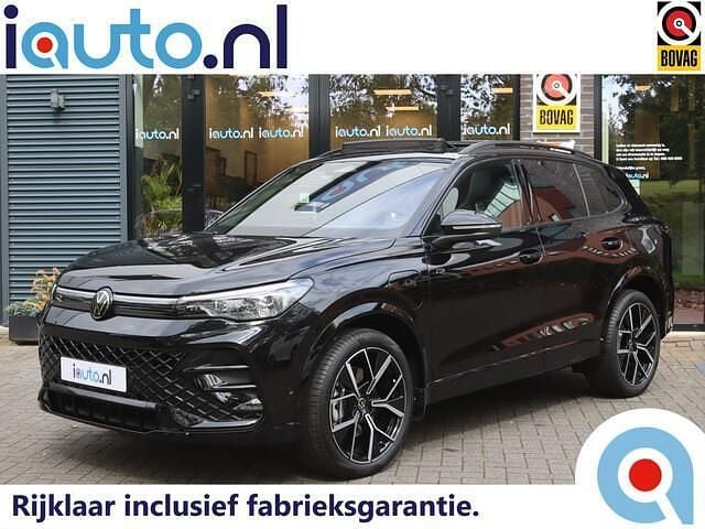 Zwart Nieuw 2025 VW Tiguan R-line Edition SUV | € 55.745 (Super prijs) - Afbeelding 1/4