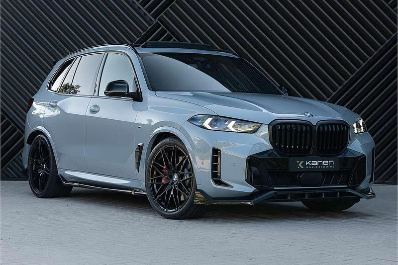 Grijs (metallic) Occasion 2025 BMW X5 M Sport SUV | € 119.900 - Afbeelding 1/4