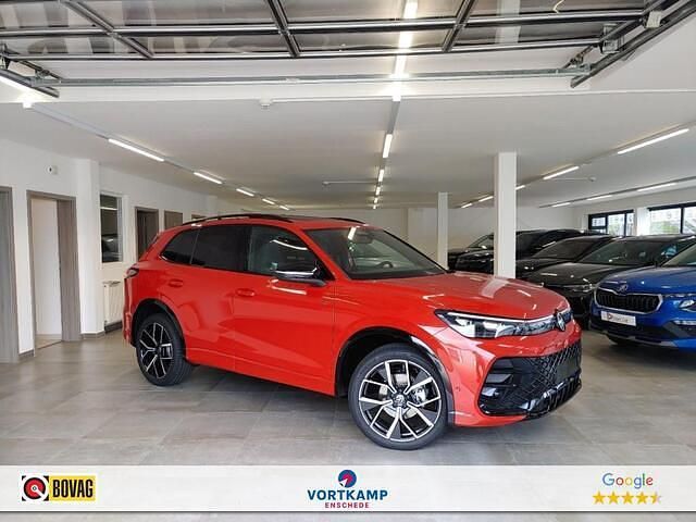 Rood Nieuw 2025 VW Tiguan R-line SUV | € 57.950 - Afbeelding 1/4