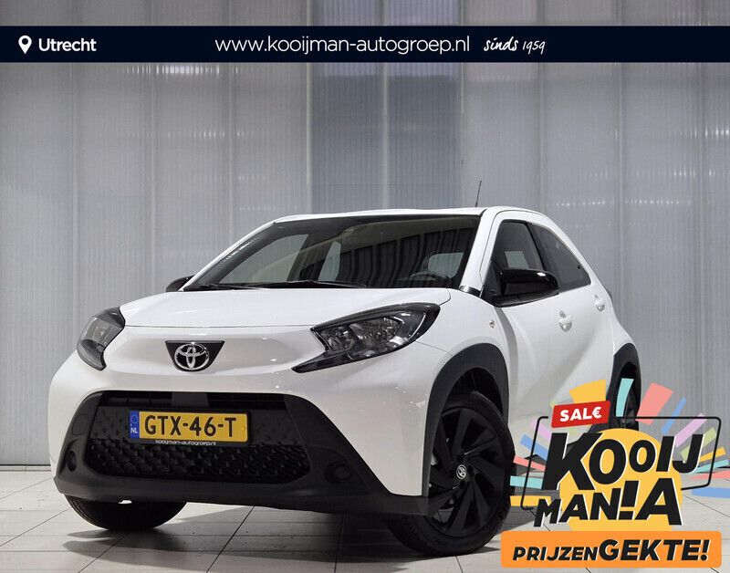 Wit Nieuw 2024 Toyota Aygo Play Hatchback | € 22.249 (Eerlijke prijs) - Afbeelding 1/4