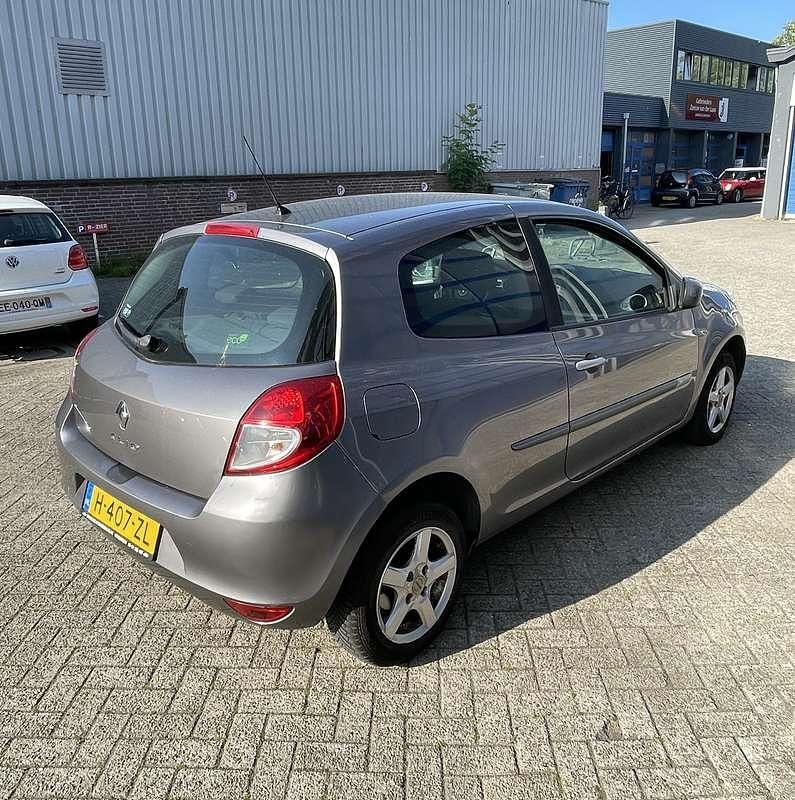 Occasion Renault Clio II Authentique 75 PK (55 kW) 2011 Grijs Hatchback