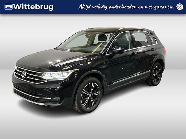 Zwart Gebruikt 2022 VW Tiguan Elegance SUV | € 34.950 (Super prijs) - Afbeelding 1/2