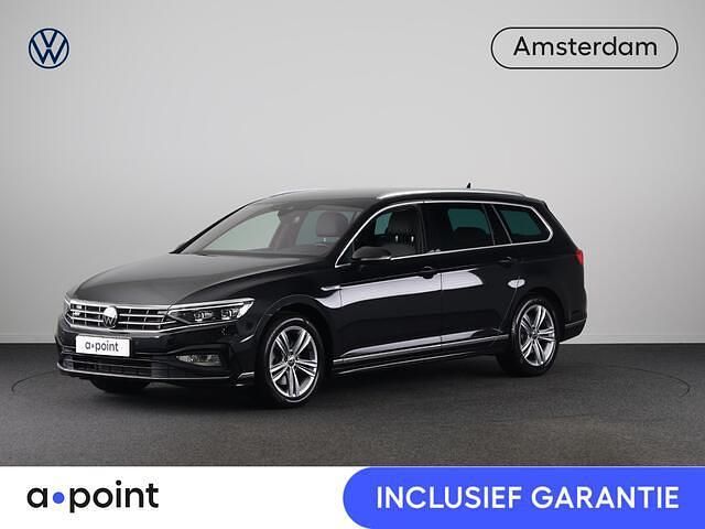Zwart Gebruikt 2023 VW Passat Business Stationwagen | € 32.949 (Goede deal) - Afbeelding 1/2