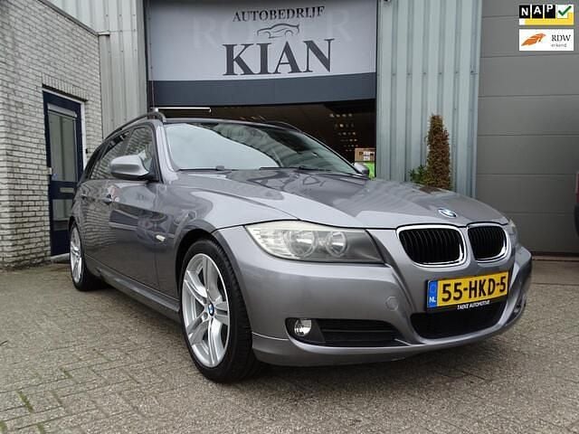 Grijs Gebruikt 2009 BMW 318 Stationwagen | € 4.950 (Goede deal) - Afbeelding 1/4