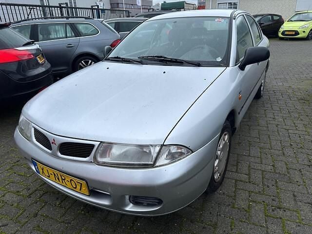 Grijs Gebruikt 1998 Mitsubishi Carisma | € 599 - Afbeelding 1/4