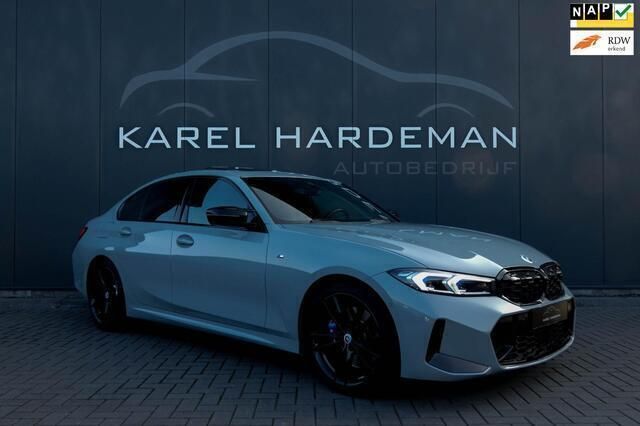 Grijs, metallic lak Gebruikt 2022 BMW M340 Comfort Edition Sedan | € 64.950 (Iets duurder) - Afbeelding 1/4