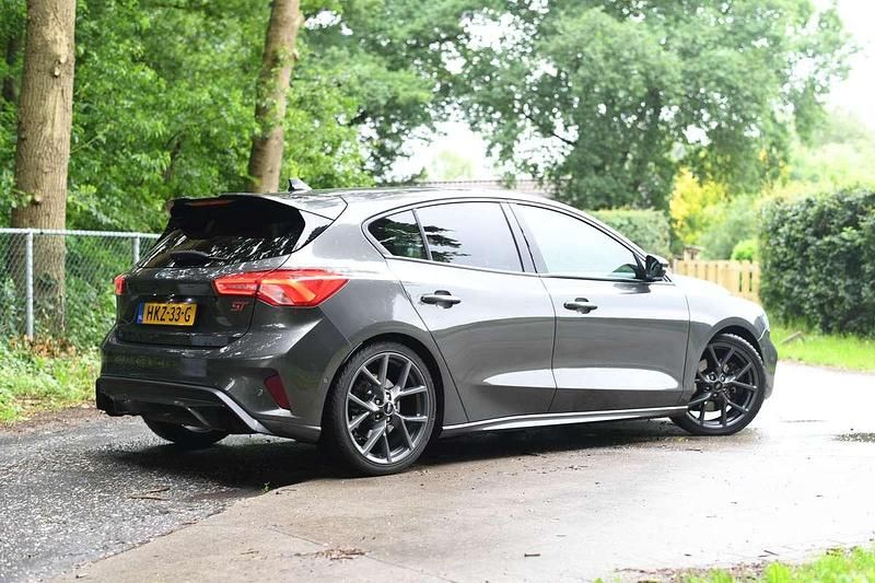 Grijs Gebruikt 2019 Ford Focus ST Hatchback | € 24.500 (Super prijs) - Afbeelding 1/4