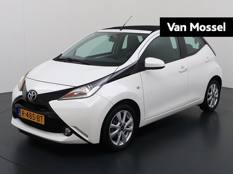 Occasion Toyota Aygo X-wave 69 PK (50 kW) 2014 Wit Hatchback
