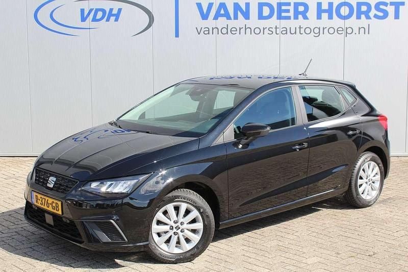 Zwart, metallic lak Gebruikt 2021 Seat Ibiza Style Hatchback | € 20.880 (Duur) - Afbeelding 1/3