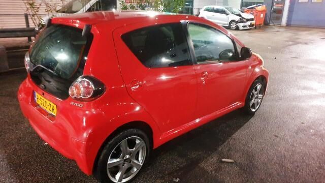 Occasion Toyota Aygo 68 PK (50 kW) 2012 Rood Hatchback