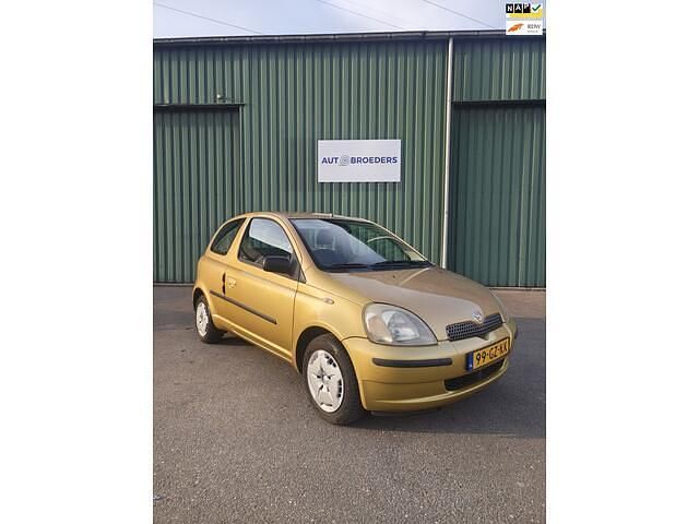 Geel Occasion 2001 Toyota Yaris Luna Hatchback | € 1.199 (Eerlijke prijs) - Afbeelding 1/4
