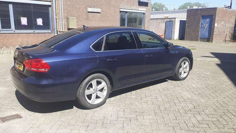 Blauw Gebruikt 2015 VW Passat Edition Sedan | € 9.999 - Afbeelding 1/4