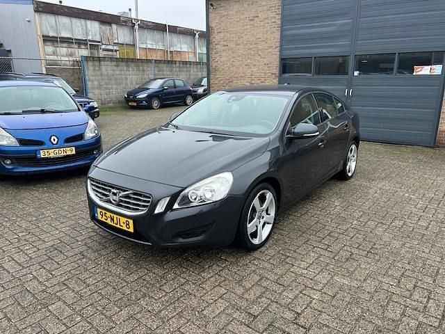 Grijs Occasion 2010 Volvo S60 Sedan | € 3.490 (Super prijs) - Afbeelding 1/4