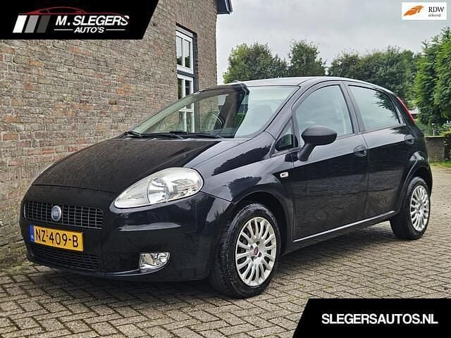 Zwart Gebruikt 2010 Fiat Grande Punto Hatchback | € 3.450 (Iets duurder) - Afbeelding 1/4
