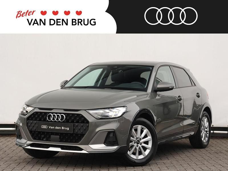 Grijs Gebruikt 2024 Audi A1 Advanced Hatchback | € 26.800 (Eerlijke prijs) - Afbeelding 1/4