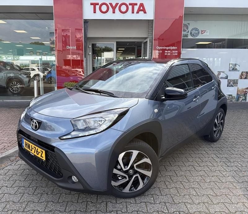 Grijs Nieuw 2025 Toyota Aygo Pulse Hatchback | € 25.600 (Eerlijke prijs) - Afbeelding 1/4