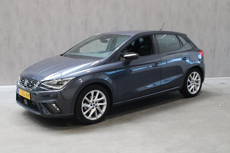 Grijs Gebruikt 2023 Seat Ibiza Business Hatchback | € 22.995 (Iets duurder) - Afbeelding 1/4