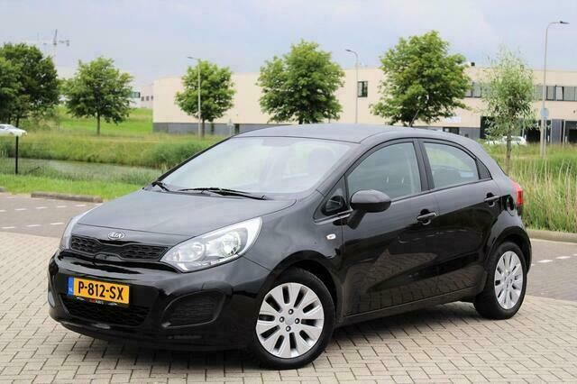 Zwart Gebruikt 2012 Kia Rio Comfort Hatchback | € 6.999 (Eerlijke prijs) - Afbeelding 1/4