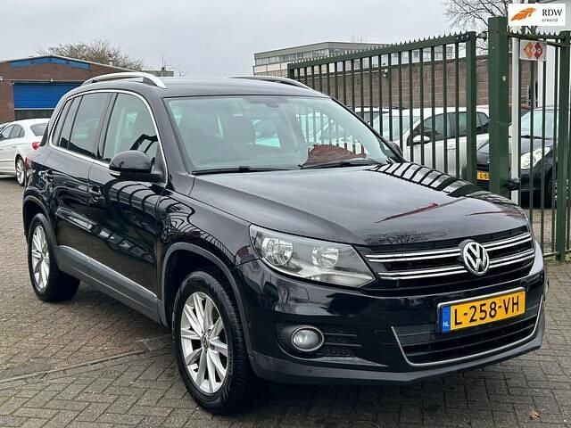 Zwart Occasion 2012 VW Tiguan Sport SUV | € 8.499 (Goede deal) - Afbeelding 1/4