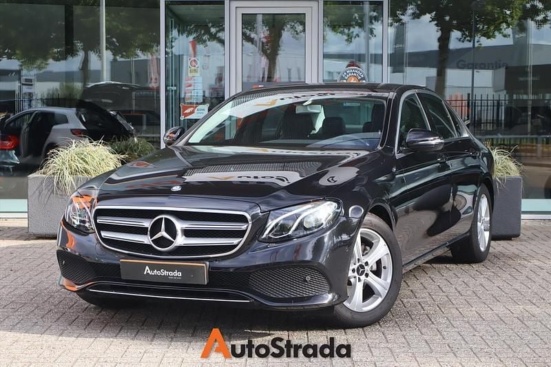 Zwart Gebruikt 2017 Mercedes E200 Ambition Sedan | € 23.900 (Super prijs) - Afbeelding 1/4