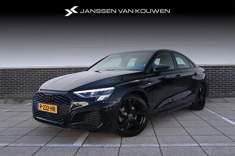 Zwart Gebruikt 2022 Audi A3 Premium Sedan | € 27.395 (Eerlijke prijs) - Afbeelding 1/4