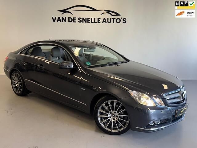 Grijs Gebruikt 2011 Mercedes E200 Elegance Coupé | € 12.990 (Eerlijke prijs) - Afbeelding 1/4