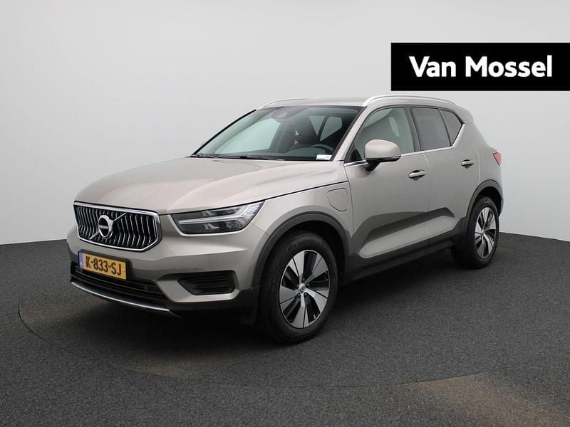 Grijs (metallic) Gebruikt 2021 Volvo XC40 Inscription SUV | € 32.900 (Eerlijke prijs) - Afbeelding 1/4