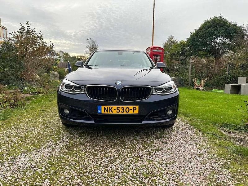 Blauw Gebruikt 2015 BMW 320 Luxury Line Sedan | € 17.500 (Goede deal) - Afbeelding 1/4