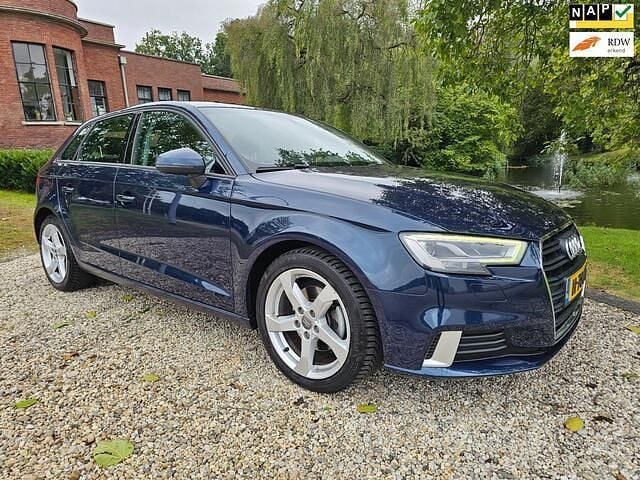 Blauw Gebruikt 2020 Audi A3 Sportback Hatchback | € 18.999 (Super prijs) - Afbeelding 1/4