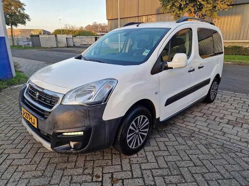 Wit (metallic) Occasion 2016 Peugeot Partner Tepee Active MPV | € 6.249 (Eerlijke prijs) - Afbeelding 1/4