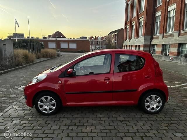 Occasion Peugeot 107 68 PK (50 kW) 2009 Rood Hatchback