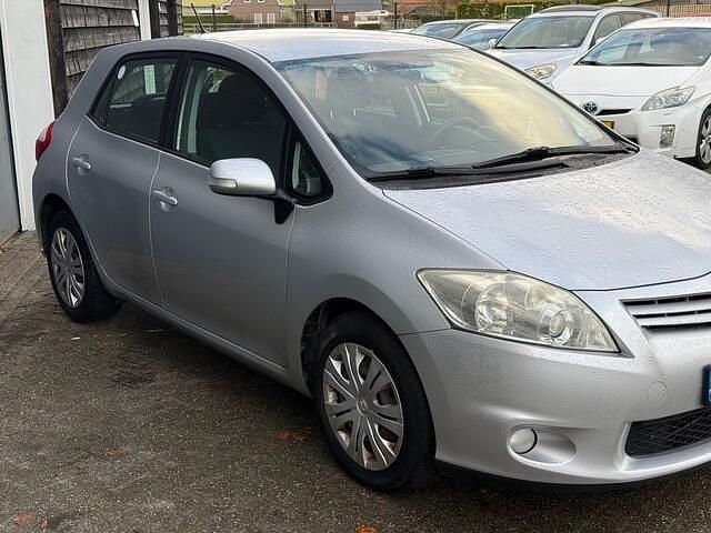 Occasion Toyota Auris 99 PK (72 kW) 2010 Grijs Hatchback