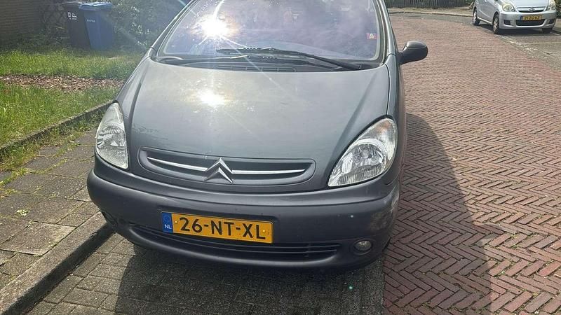 Grijs Gebruikt 2004 Citroën Xsara Picasso MPV | € 750 (Eerlijke prijs) - Afbeelding 1/4