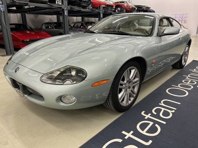 Occasion Jaguar XKR 396 PK (291 kW) 2003 Grijs Coupé
