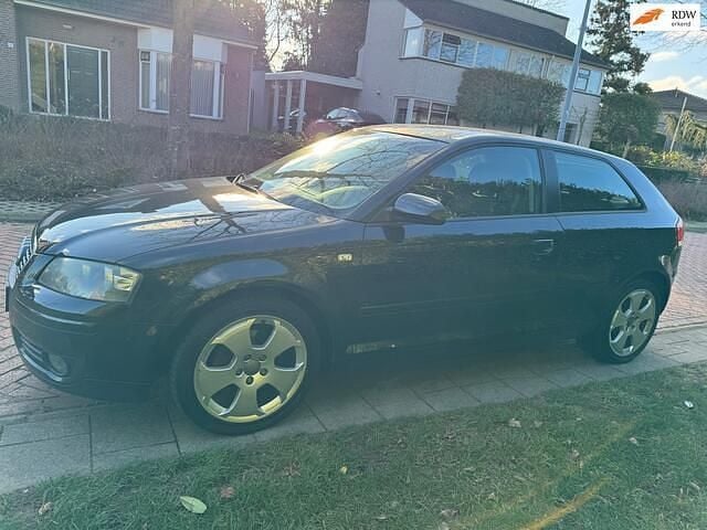 Zwart Gebruikt 2004 Audi A3 Ambition Hatchback | € 1.499 (Eerlijke prijs) - Afbeelding 1/4