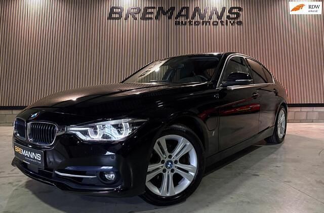 Zwart Gebruikt 2017 BMW 330 Sedan | € 18.650 (Goede deal) - Afbeelding 1/4