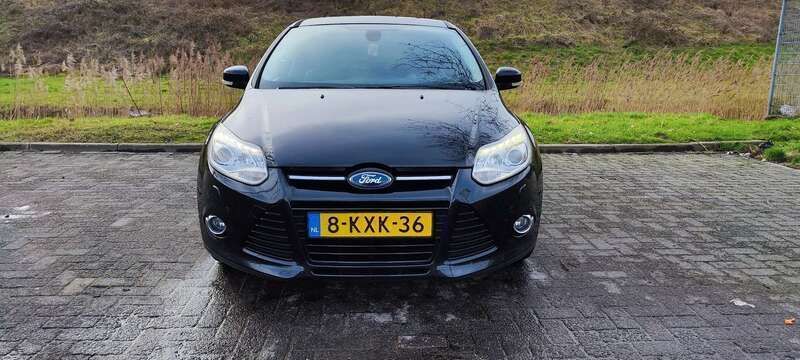 Zwart Gebruikt 2013 Ford Focus Hatchback | € 4.000 (Iets duurder) - Afbeelding 1/4