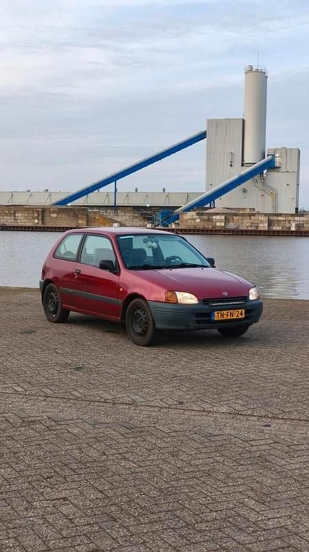 Occasion 1998 Toyota Starlet Hatchback | € 1.500 (Goede deal) - Afbeelding 1/4