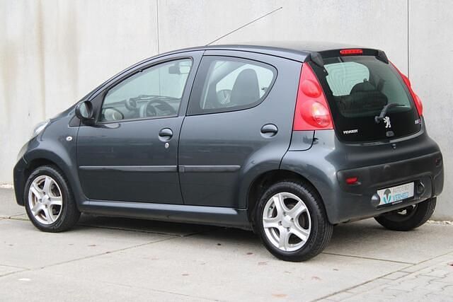 Occasion Peugeot 107 68 PK (50 kW) 2010 Grijs (metallic) Hatchback