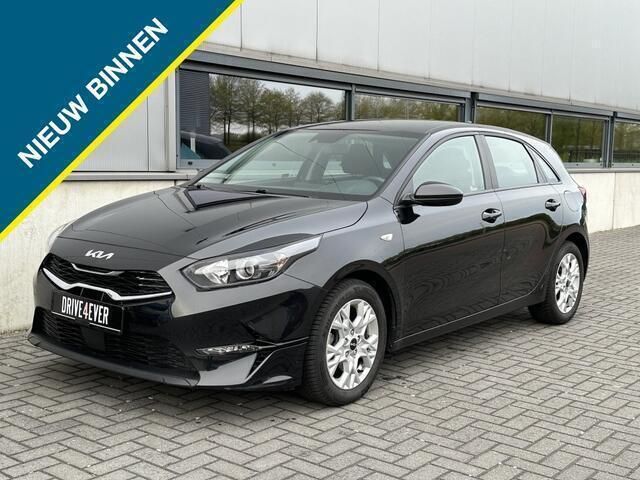 Zwart Gebruikt 2023 Kia Ceed Hatchback | € 17.995 (Goede deal) - Afbeelding 1/4