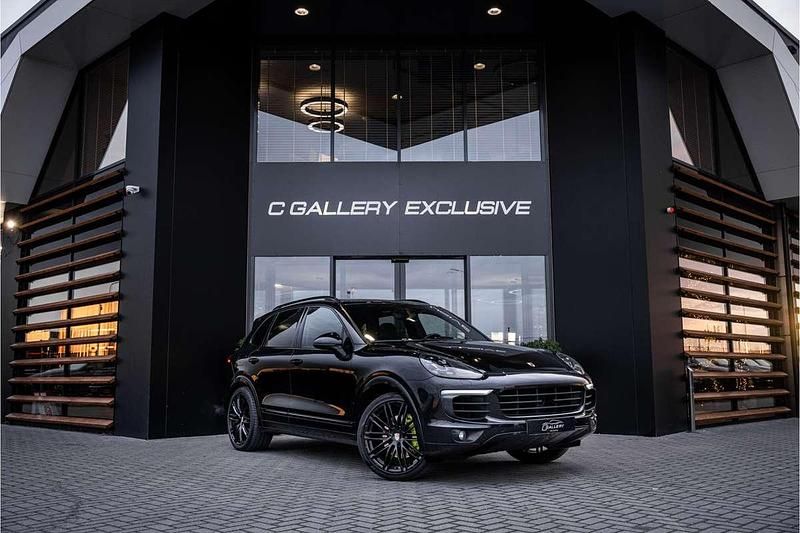 Zwart (metallic) Occasion 2015 Porsche Cayenne SUV | € 26.995 (Eerlijke prijs) - Afbeelding 1/4