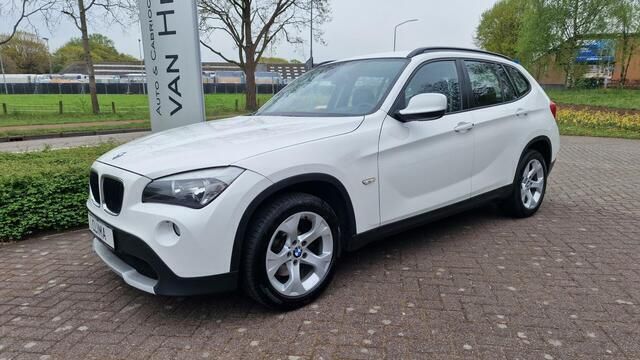 Wit Gebruikt 2011 BMW X1 Executive SUV | € 8.899 (Eerlijke prijs) - Afbeelding 1/4
