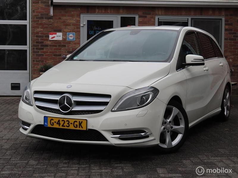 Wit Gebruikt 2014 Mercedes B180 Ambition MPV | € 10.750 (Goede deal) - Afbeelding 1/4