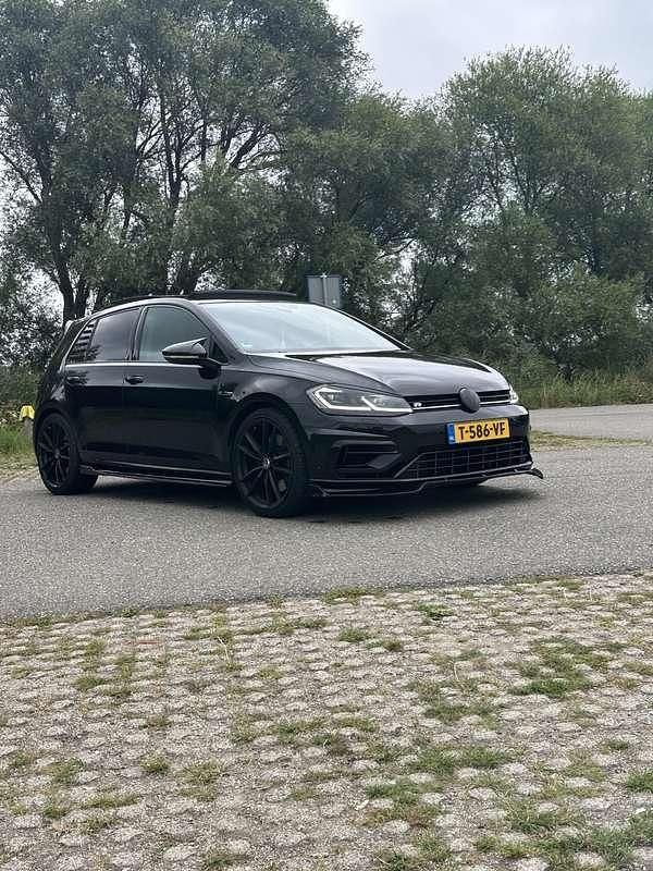 Gebruikt 2023 VW Golf R Sedan | € 27.499 - Afbeelding 1/4