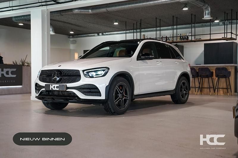 Wit (parellak) Gebruikt 2020 Mercedes GLC200 AMG SUV | € 39.950 (Goede deal) - Afbeelding 1/4