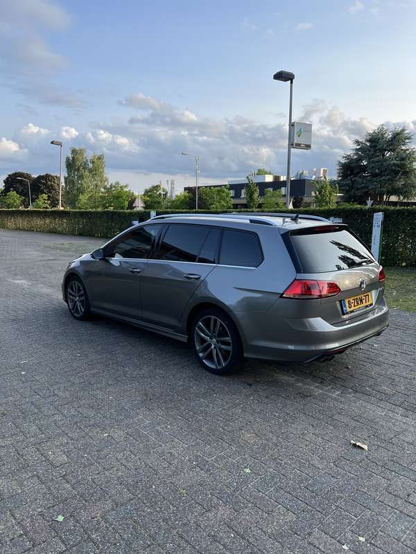 Grijs Gebruikt 2015 VW Golf VII Highline Stationwagen | € 9.999 (Goede deal) - Afbeelding 1/4