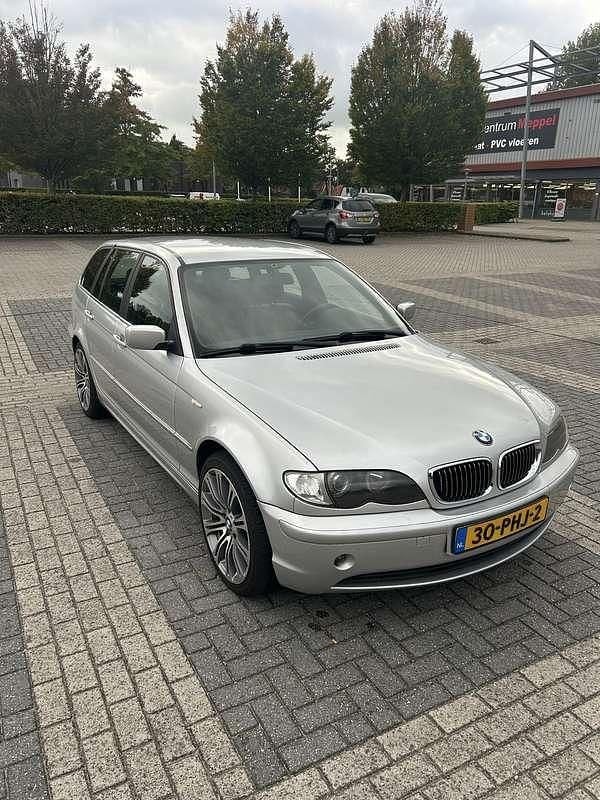 Grijs Gebruikt 2001 BMW 325 Stationwagen | € 2.750 (Eerlijke prijs) - Afbeelding 1/4