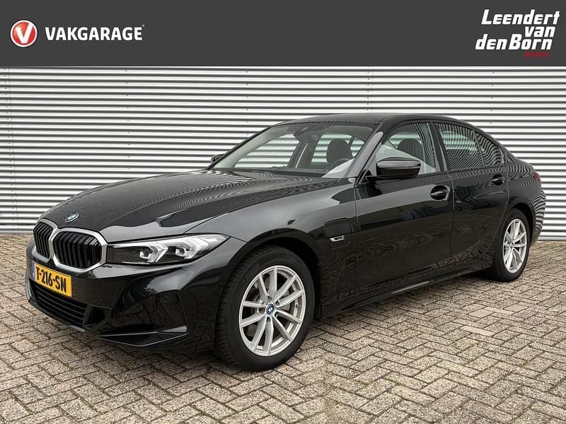 Zwart Gebruikt 2023 BMW 320 Sedan | € 31.995 (Super prijs) - Afbeelding 1/4